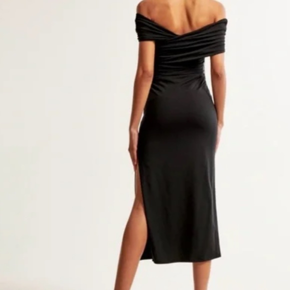 Abercrombie & Fitch Off-The-Shoulder Knit Midi Dress - Picture 2 of 7